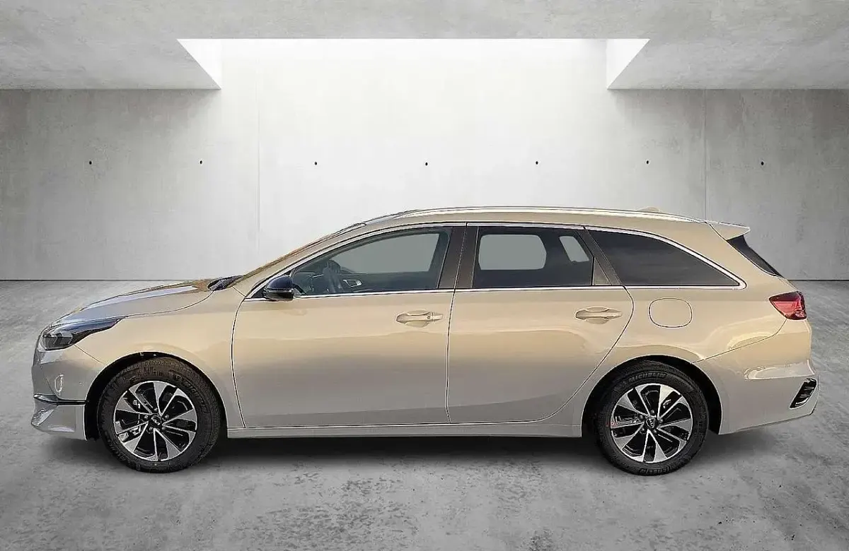 Neu Kia Ceed 120 PS (88 kW) 2025 Grau Kleinwagen