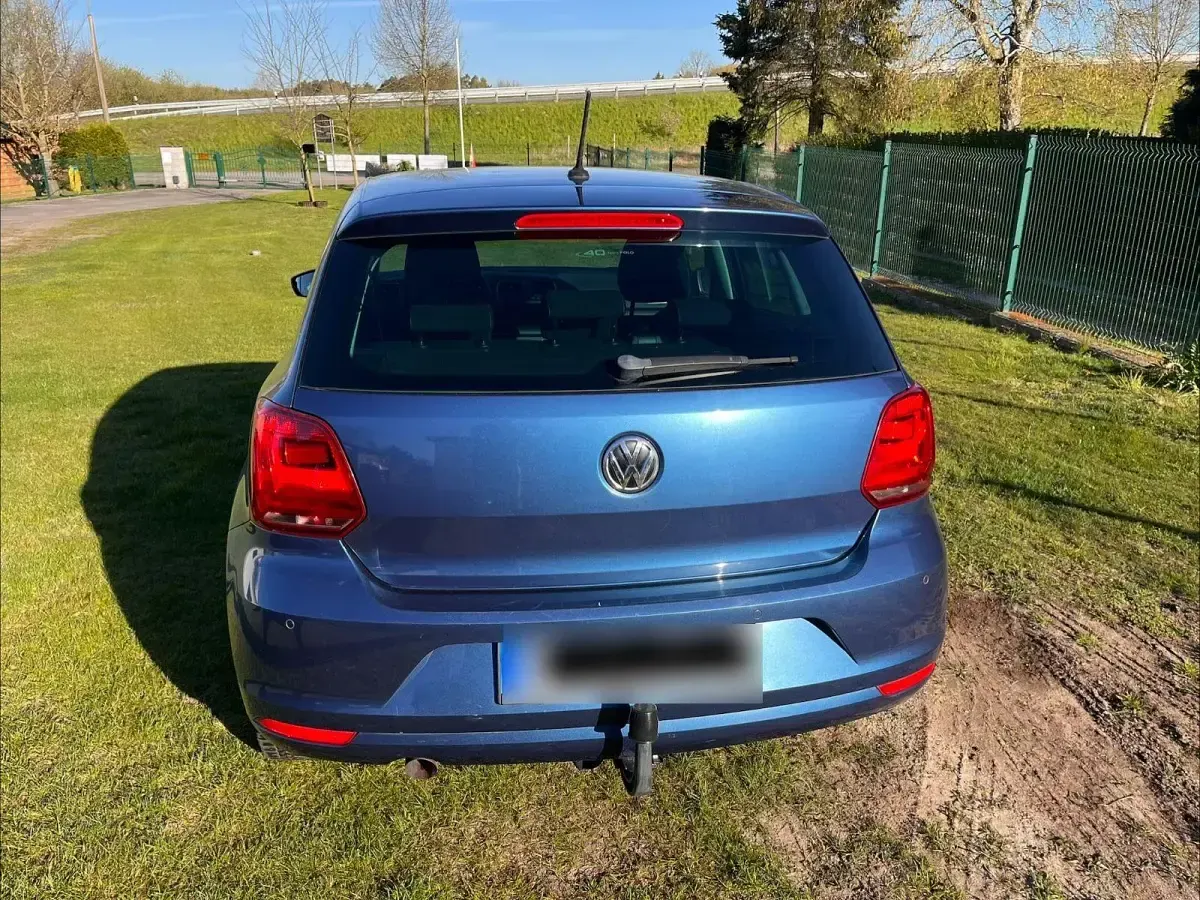 Gebraucht VW Polo 90 PS (66 kW) 2015 Blau Kleinwagen