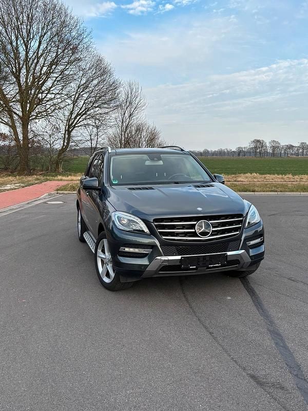 Gebraucht Mercedes ML350 258 PS (189 kW) 2012 Grau SUV