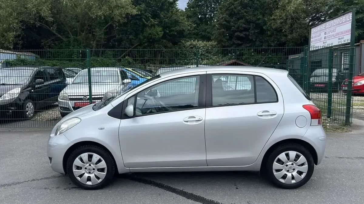 Gebraucht Toyota Yaris 69 PS (50 kW) 2009 Grau Kleinwagen