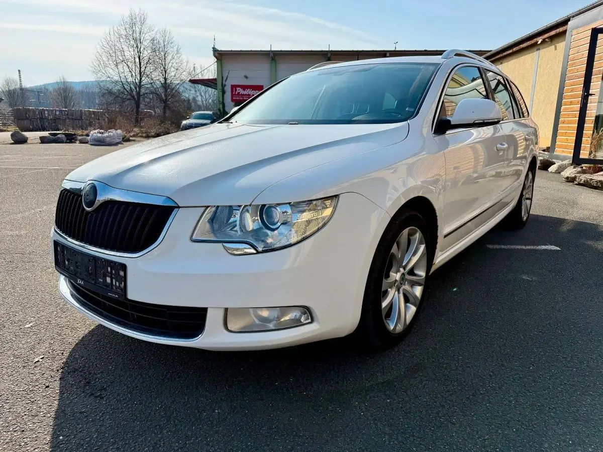 Gebraucht Skoda Superb Elegance 170 PS (125 kW) 2013 Weiß Kombi