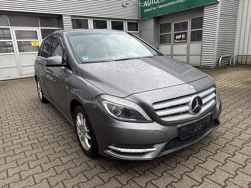 Gebraucht Mercedes B180 122 PS (89 kW) 2012 Grau Van / Kleinbus