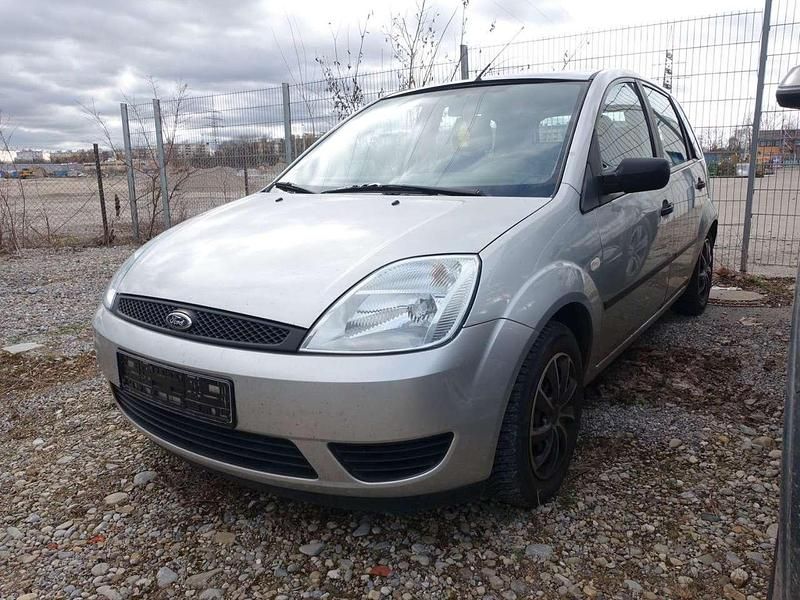 Gebraucht Ford Fiesta Trend 80 PS (58 kW) 2004 Silber Kleinwagen