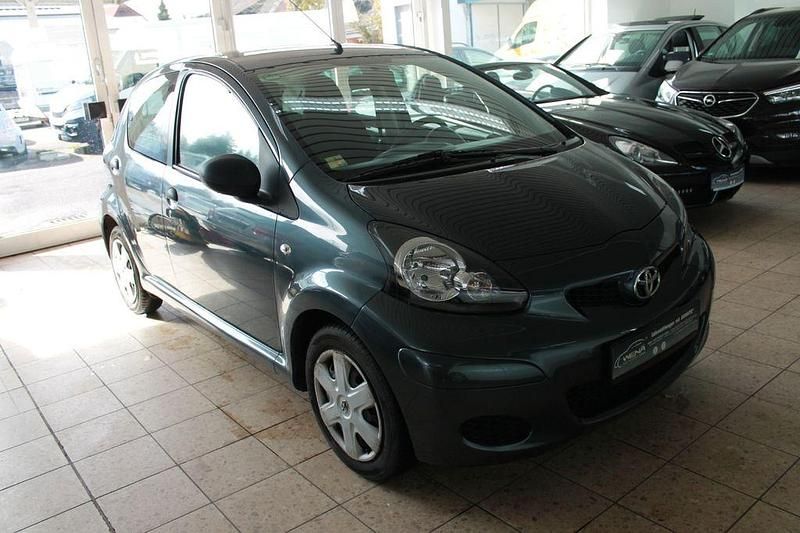 Gebraucht Toyota Aygo Basis 68 PS (50 kW) 2009 Grau Kleinwagen