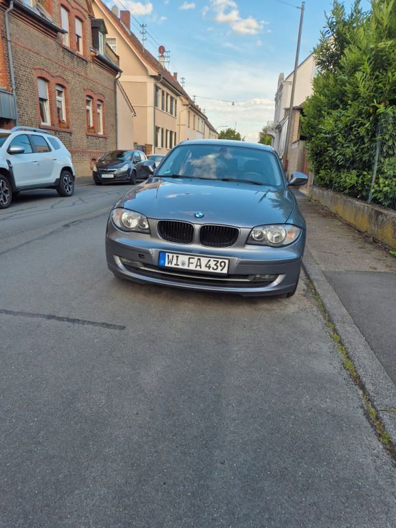 Grau Gebraucht 2011 BMW 116 Kleinwagen | 3.300 € (Fairer Preis) - Bild 1/4