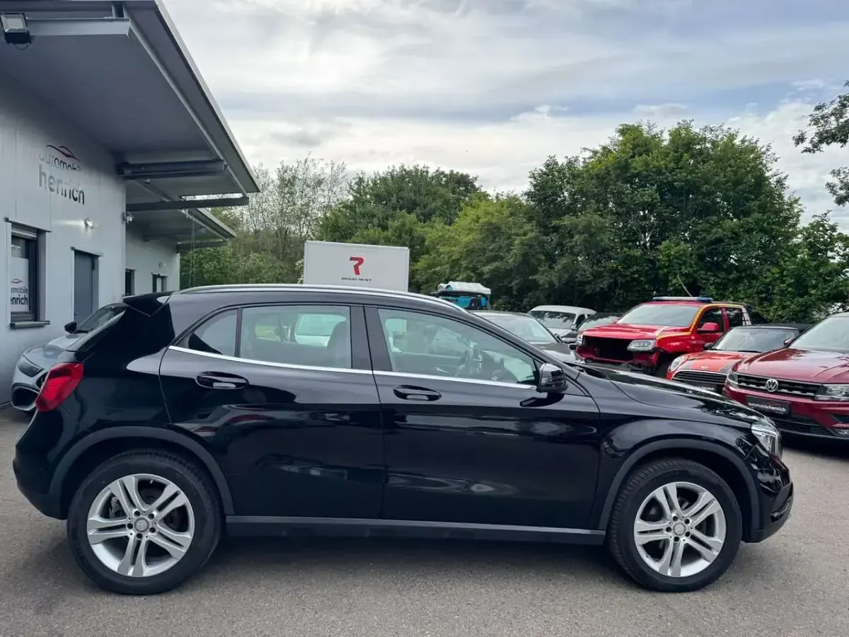 Gebraucht Mercedes GLA180 122 PS (89 kW) 2016 Schwarz SUV