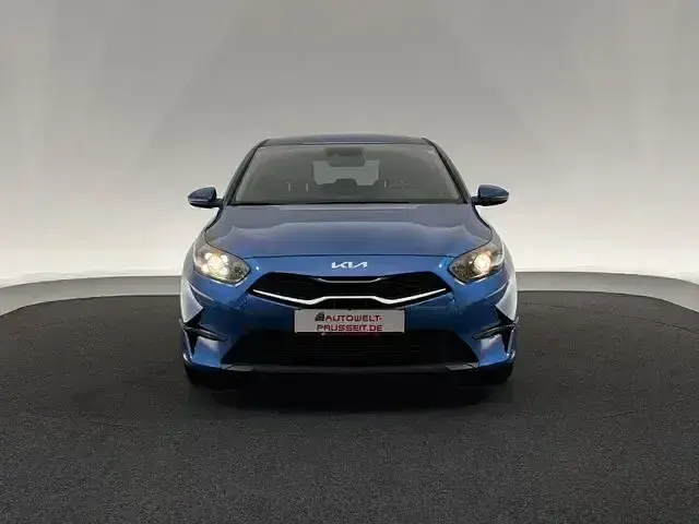 Gebraucht Kia Ceed Spirit 160 PS (117 kW) 2024 Blau Kleinwagen
