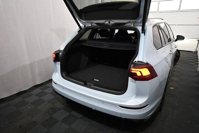 Neu VW Golf VIII R-line 150 PS (110 kW) 2026 Blau Kombi