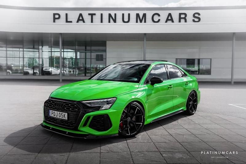Grün Gebraucht 2022 Audi RS3 Sport Kleinwagen | 57.130 € (Etwas zu teuer) - Bild 1/4