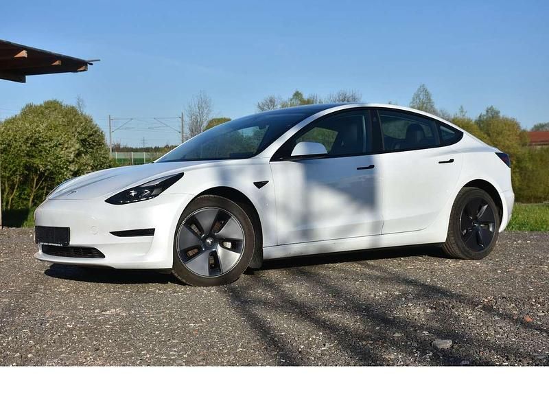 Second-hand Tesla Model 3 366 kW (498 CP) 2022 Alb Berlinǎ