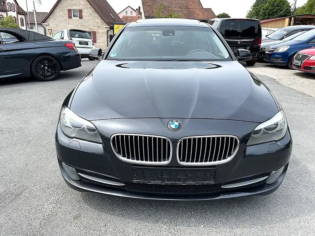 Gebraucht BMW 525 Sport Line 218 PS (160 kW) 2011 Grau Limousine