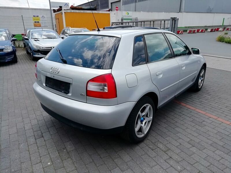 Gebraucht Audi A3 Attraction 102 PS (75 kW) 2002 Silber metallic Limousine