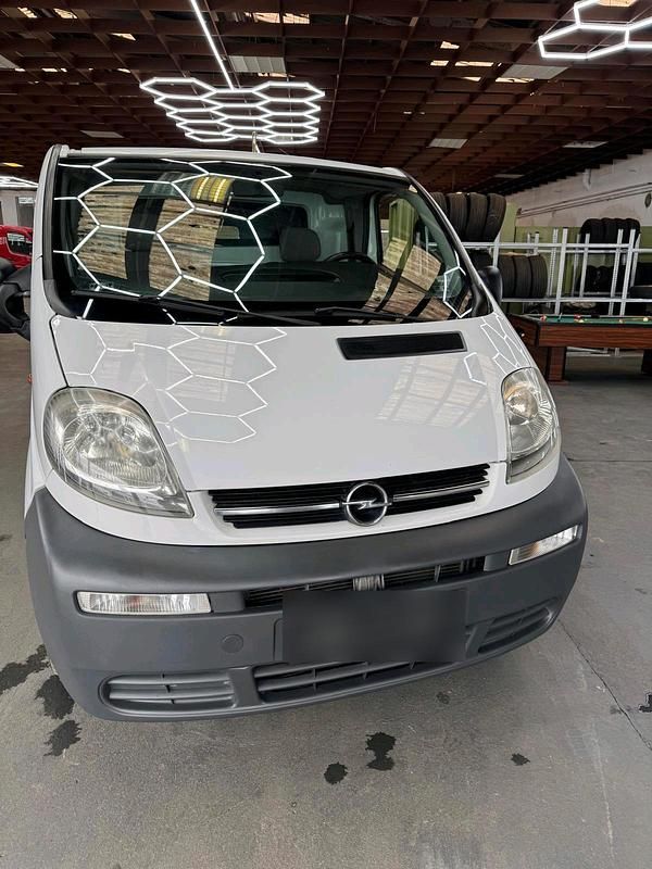Gebraucht Opel Vivaro 145 PS (106 kW) 2006 Weiß Van / Kleinbus
