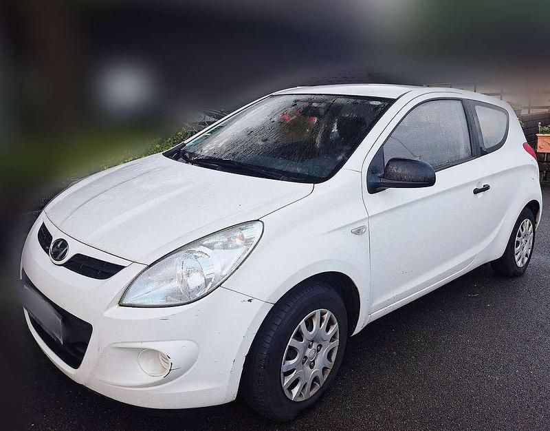 Weiß Gebraucht 2012 Hyundai i20 Classic Limousine | 3.000 € (Fairer Preis) - Bild 1/4
