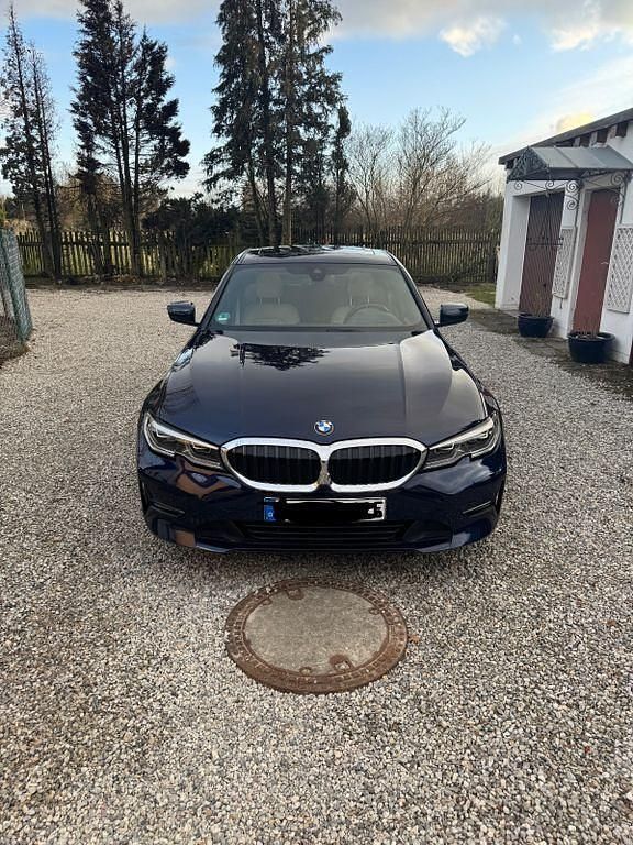 Gebraucht BMW 330e Advantage 292 PS (214 kW) 2019 Blau Limousine