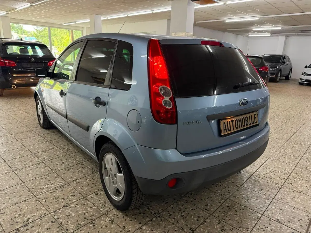 Gebraucht Ford Fiesta Ambiente 69 PS (50 kW) 2006 Blau Kleinwagen