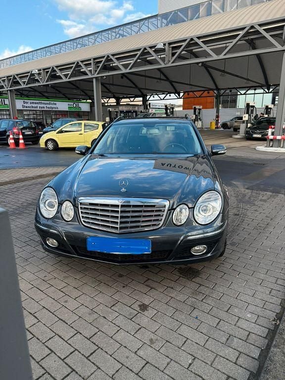 Gebraucht Mercedes E220 Elegance 170 PS (125 kW) 2008 Grau Limousine