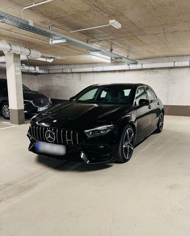 Schwarz Gebraucht 2023 Mercedes A45 AMG AMG Limousine | 53.370 € (Fairer Preis) - Bild 1/4