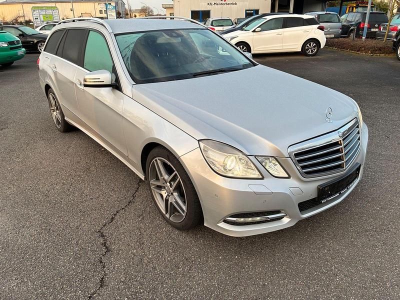 Gebraucht Mercedes E220 Avantgarde 170 PS (125 kW) 2012 Silber Kombi