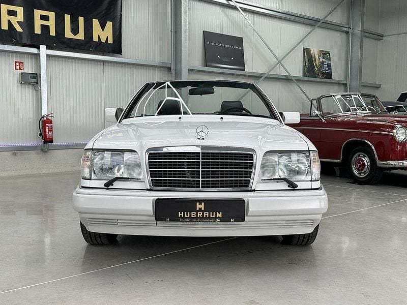 Usata Mercedes E320 220 CV (161 kW) 1994 Bianco Cabrio