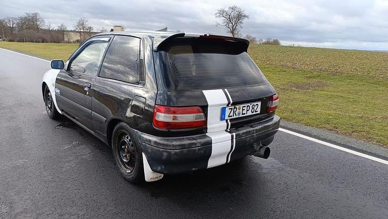 Gebraucht Toyota Starlet XLi 75 PS (55 kW) 1994 Schwarz Kleinwagen