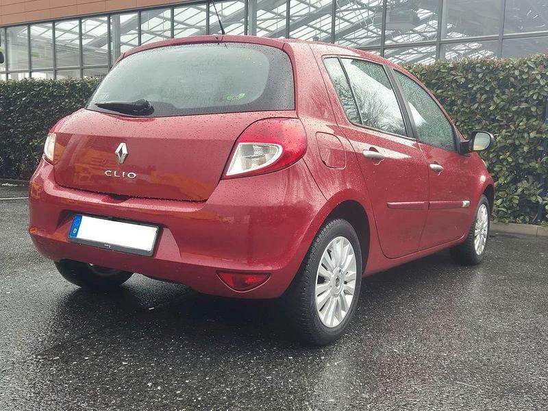 Gebraucht Renault Clio II 75 PS (55 kW) 2010 Rot Limousine