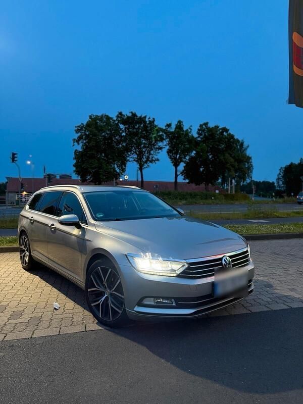 Silber Gebraucht 2017 VW Passat Kombi | 11.800 € - Bild 1/4