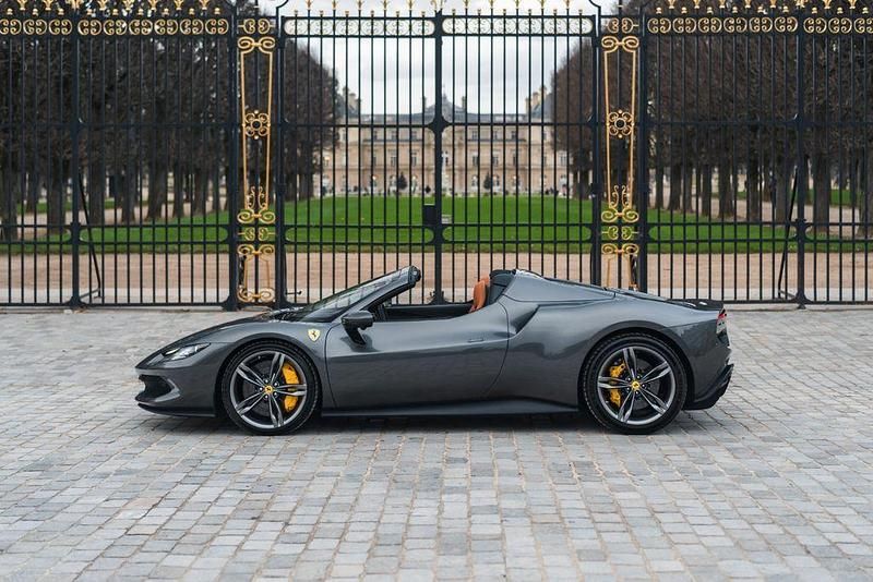 Second-hand Ferrari 296 829 CP (609 kW) 2024 Gri Cabrio