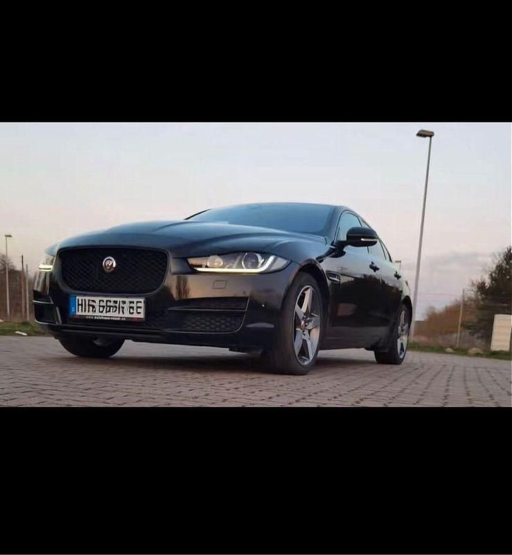 Schwarz Gebraucht 2017 Jaguar XE Limousine | 15.200 € (Guter Preis) - Bild 1/4