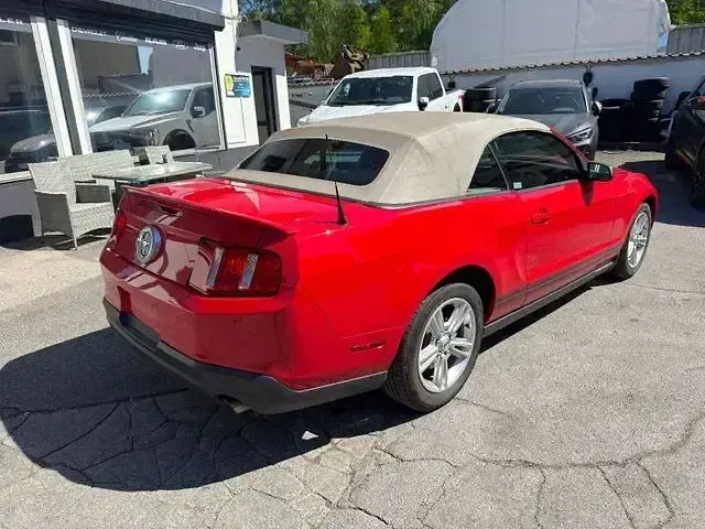 Second-hand Ford Mustang 213 CP (156 kW) 2010 Roșu Cabrio