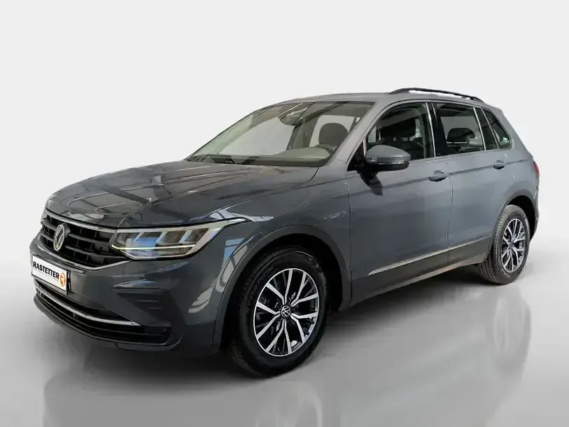 Gebraucht VW Tiguan Life 150 PS (110 kW) 2023 Delfingrau metallic SUV