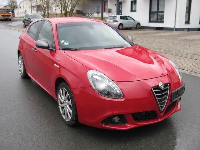 Gebraucht Alfa Romeo Giulietta Sprint 150 PS (110 kW) 2015 Rot Kleinwagen
