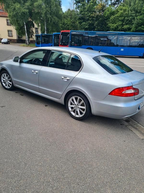 Gebraucht Skoda Superb 160 PS (117 kW) 2013 Silber Limousine