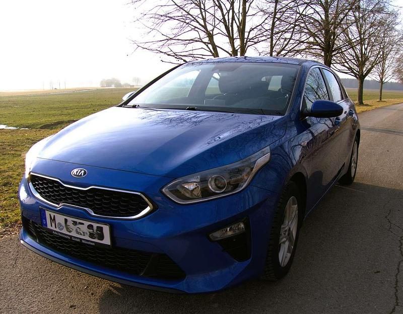 Gebraucht Kia Ceed Vision 140 PS (102 kW) 2018 Blau Kleinwagen