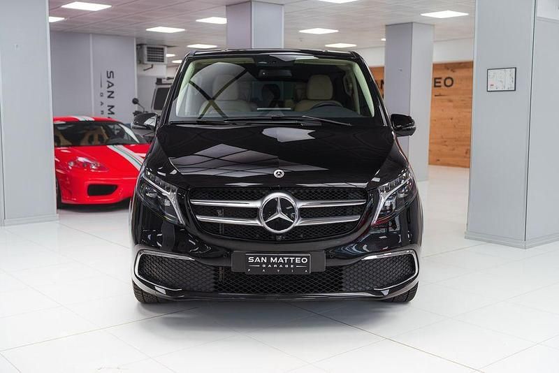 Gebraucht Mercedes E300 Premium 237 PS (174 kW) 2024 Van / Kleinbus