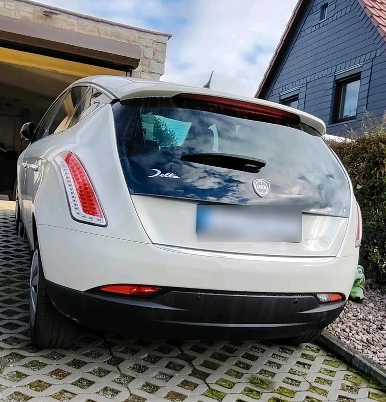 Gebraucht Lancia Delta 150 PS (110 kW) 2010 Andere farben Kleinwagen