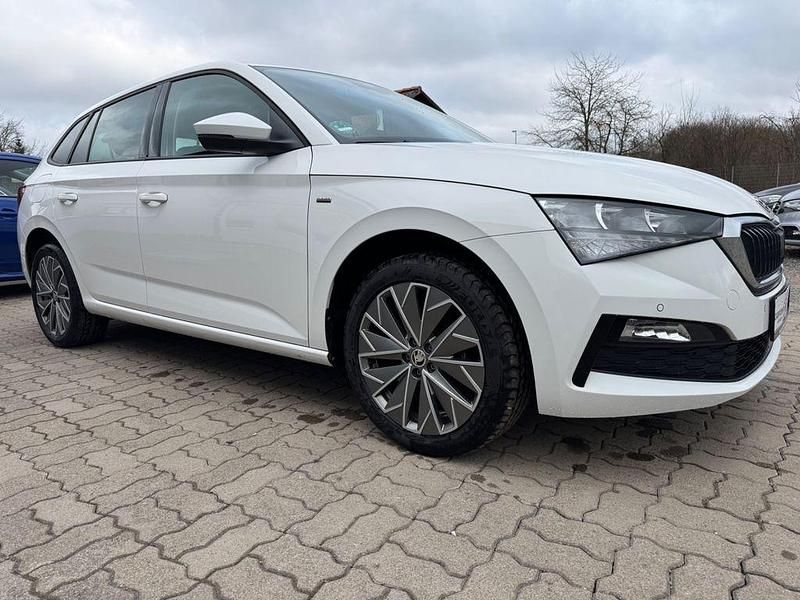 Weiß Gebraucht 2021 Skoda Scala Clever Kleinwagen | 14.799 € (Guter Preis) - Bild 1/4
