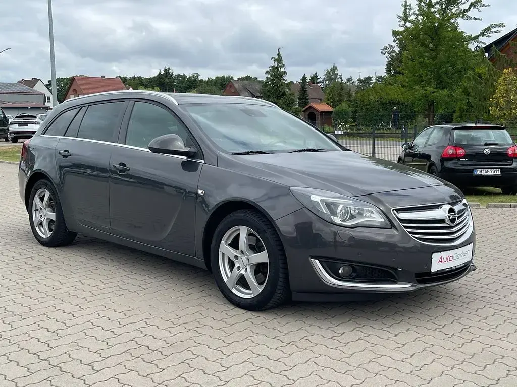 Gebraucht Opel Insignia Sport 163 PS (119 kW) 2014 Phantom/rocky/asteroid grey metallic Kombi
