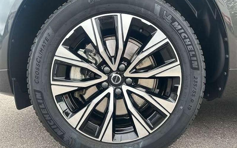 Gebraucht Volvo XC60 Plus 250 PS (183 kW) 2024 Platinum grau SUV