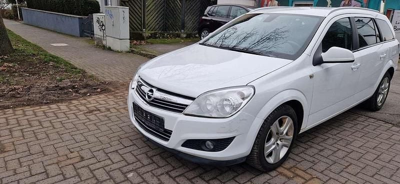 Schneeweiss/summitwhite/arctic Gebraucht 2009 Opel Astra Kombi | 3.950 € (Fairer Preis) - Bild 1/4