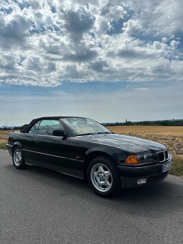 Schwarz Gebraucht 1995 BMW 318 Cabriolet Cabrio | 5.399 € - Bild 1/4