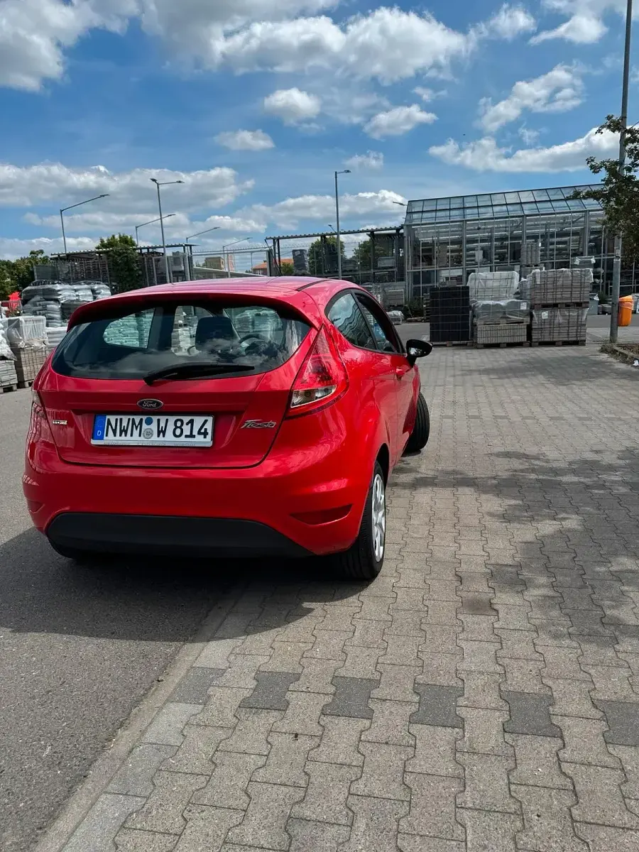 Gebraucht Ford Fiesta 105 PS (77 kW) 2009 Rot Kleinwagen