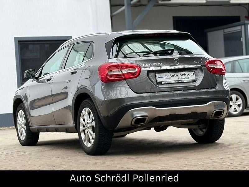 Gebraucht Mercedes GLA220 Urban 184 PS (135 kW) 2017 Grau SUV