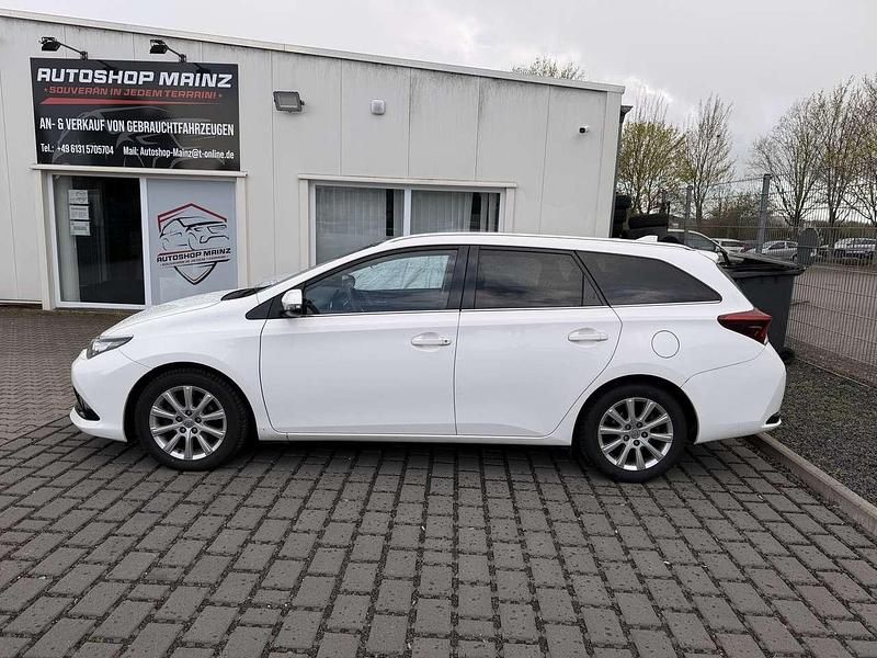 Gebraucht Toyota Auris Design 111 PS (81 kW) 2015 Weiß Kombi