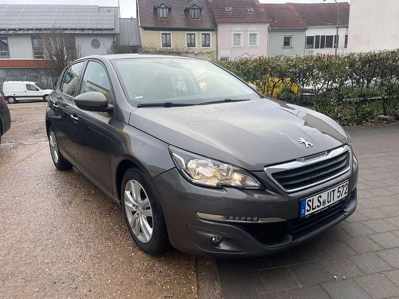 Gebraucht Peugeot 308 Active 120 PS (88 kW) 2016 Grau Limousine