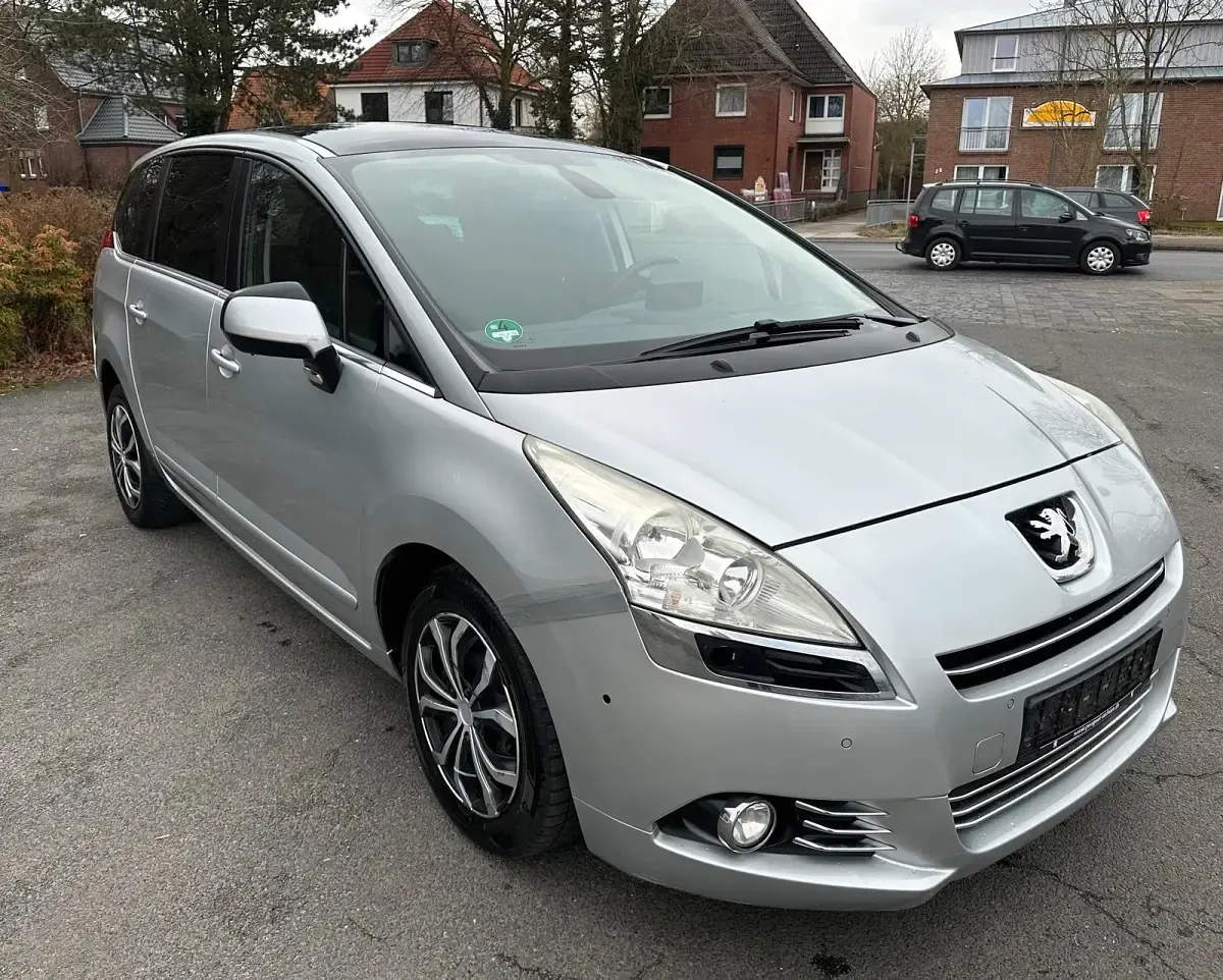 Gebraucht Peugeot 5008 Allure 163 PS (119 kW) 2011 Silber Van / Kleinbus