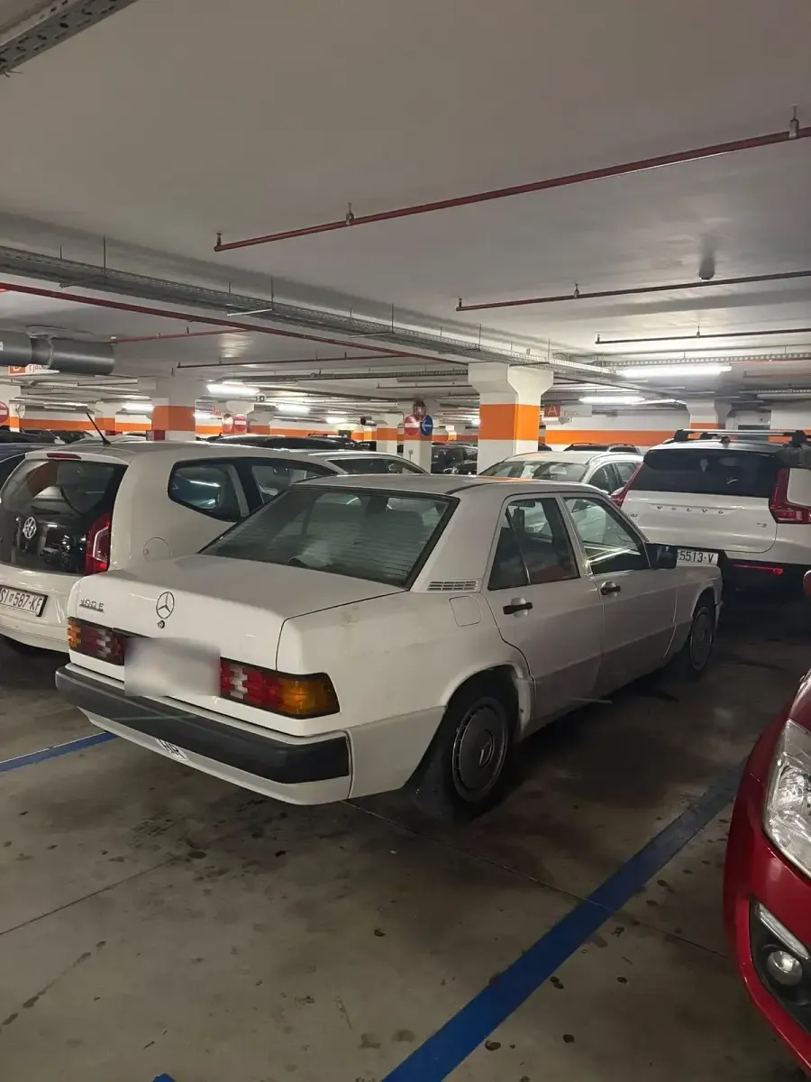 Second-hand Mercedes 190 120 CP (88 kW) 1990 Alb Berlinǎ