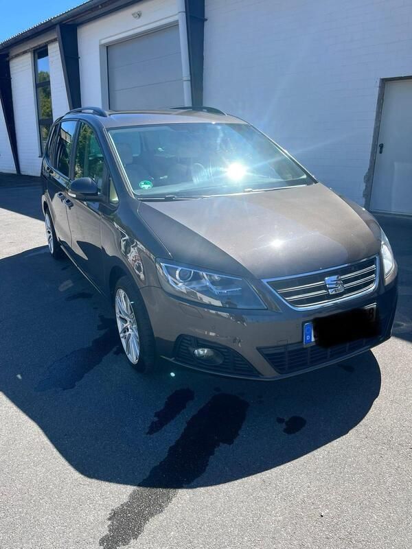 Braun Gebraucht 2015 Seat Alhambra Style Van / Kleinbus | 23.999 € - Bild 1/4