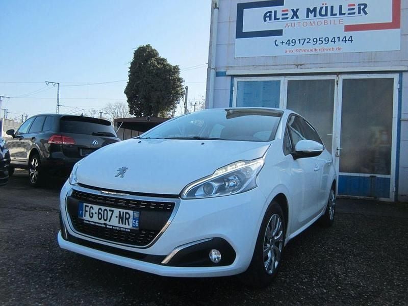 Gebraucht Peugeot 208 Active 83 PS (61 kW) 2019 Weiß Kleinwagen