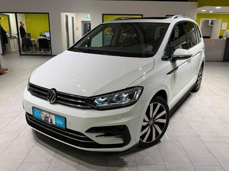 Weiß Gebraucht 2016 VW Touran Highline Van / Kleinbus | 18.995 € (Teuer) - Bild 1/4